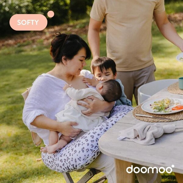 Doomoo подушка для кормления Softy Leopard Cream - Doomoo